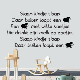 muursticker-slaap-kindje-slaap-daar-buiten-loopt-een-schaap