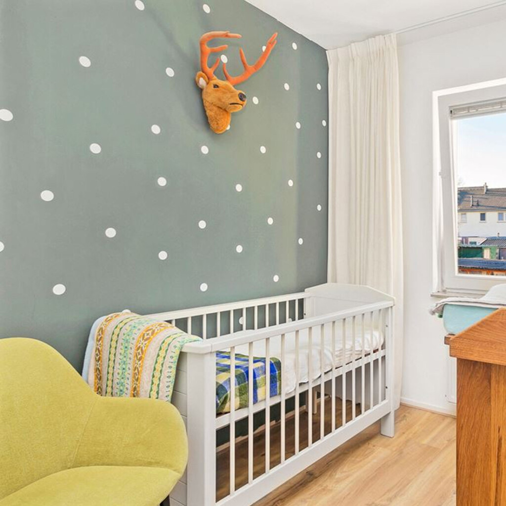 muurstickers-stippen-cirkels-dots-kinderkamer-babykamer Stippen babykamer