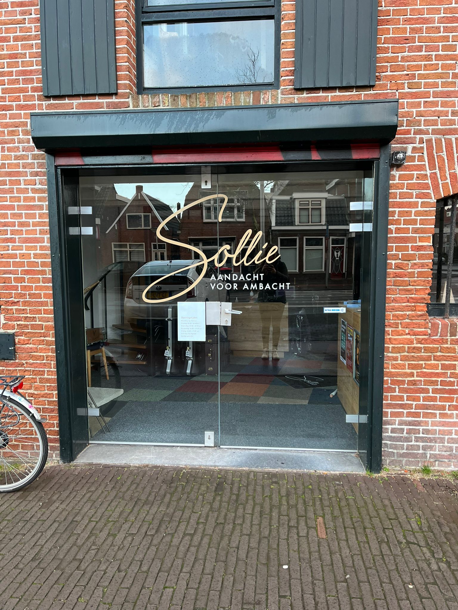 raamsticker logo transparant bedrijfsticker doorzichtig contour gesneden leeuwarden friesland goedkoop.jpg raamsticker logo transparant bedrijfsticker doorzichtig contour gesneden leeuwarden friesland goedkoop.jpg