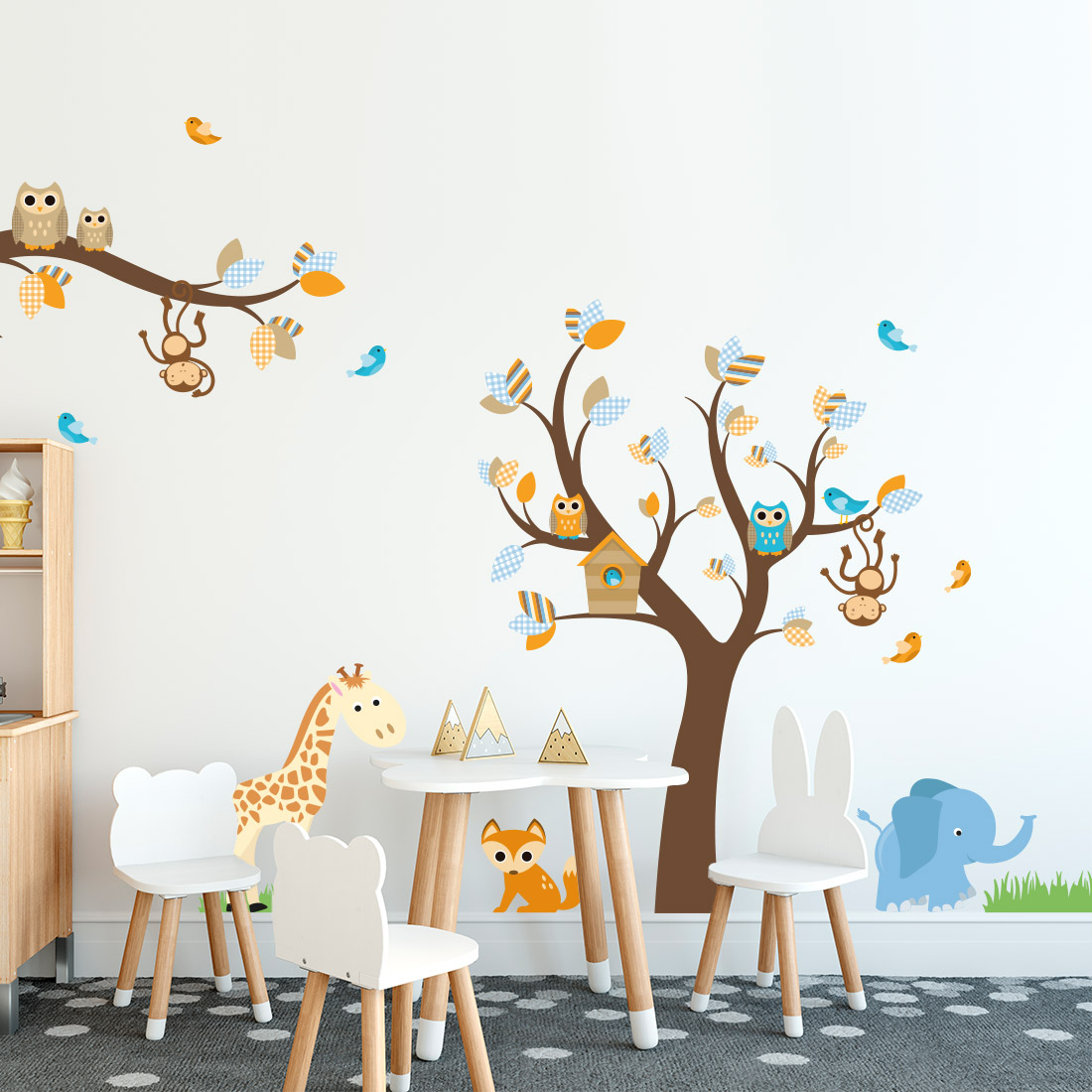 muursticker-kinderkamer-boom-dieren-uilen-vogels-apen-blauw-bruin-oranje Muursticker boom met dieren