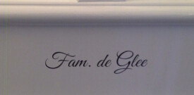 familienaam-sticker-voordeur-zwart-wit-hout-op-glas-lak-glans-deursticker-buiten