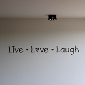 leuke tekst slaapkamer woonkamer keuken zwart live love laugh liefde hartjes zwart muurdecoratie wandsticker